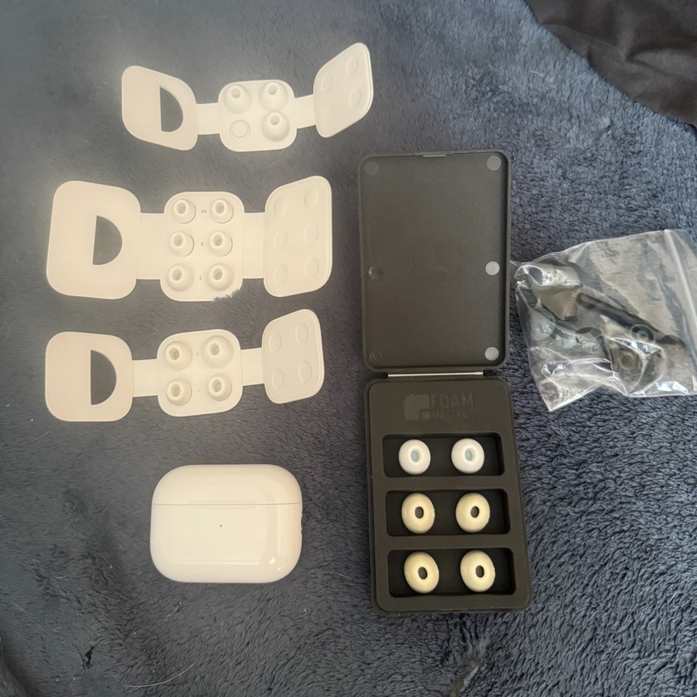 AirPods Pro (Second Gen), several extra ear cover prices. - Picture 3 of 3
